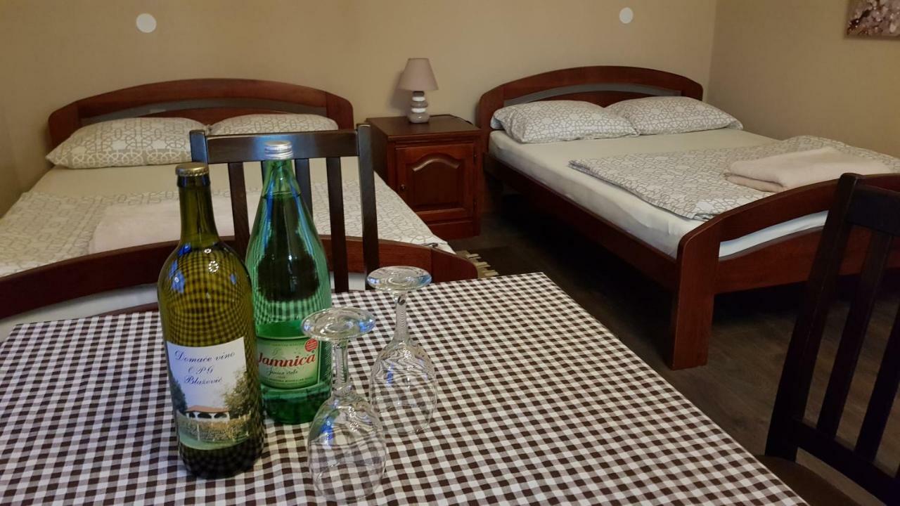 Gornja Gracenica Guest House Blazevic מראה חיצוני תמונה